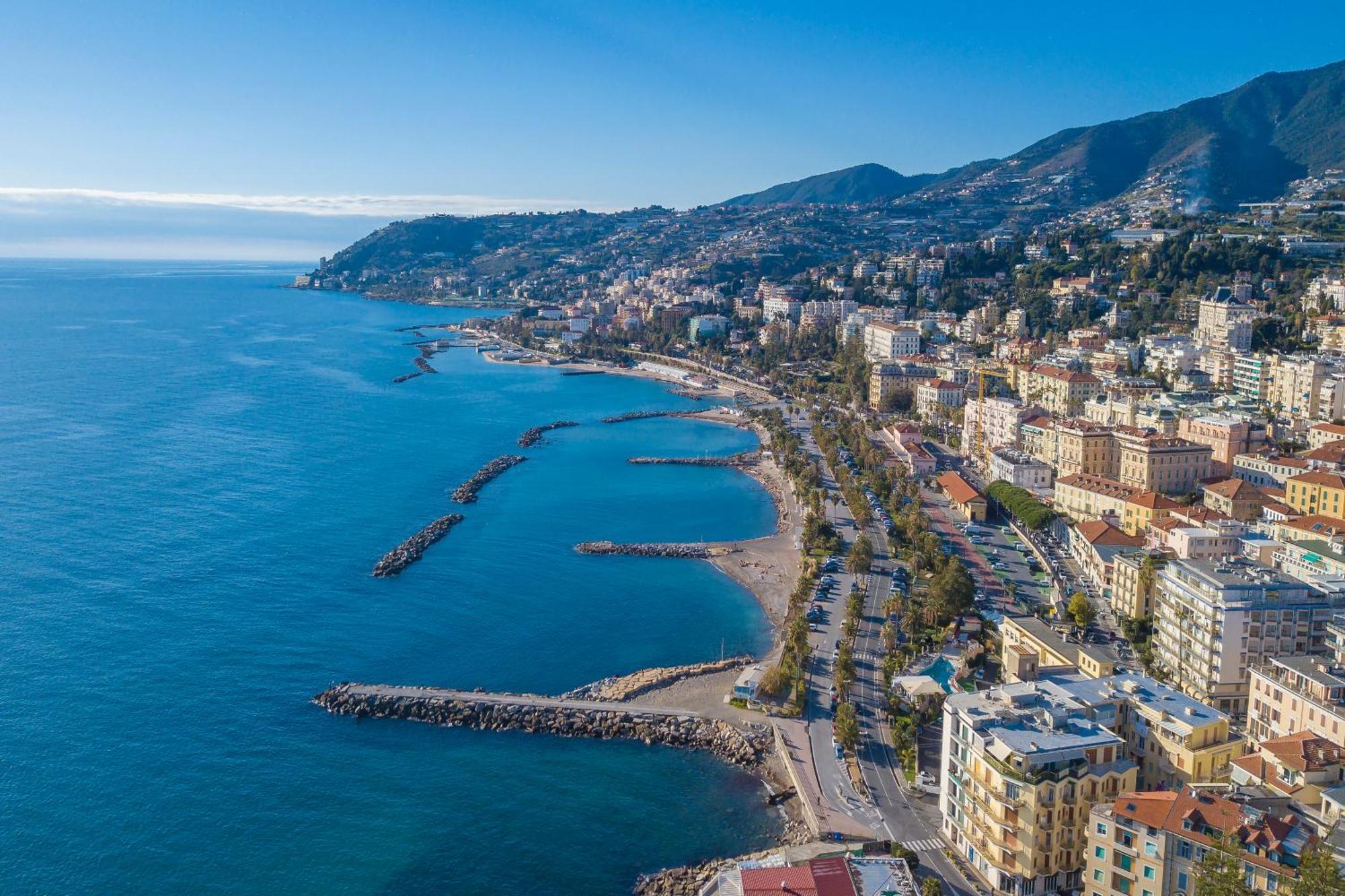Villa Lucia Riviera Dei Fiori Pool - Happy Rentals San Remo Kültér fotó