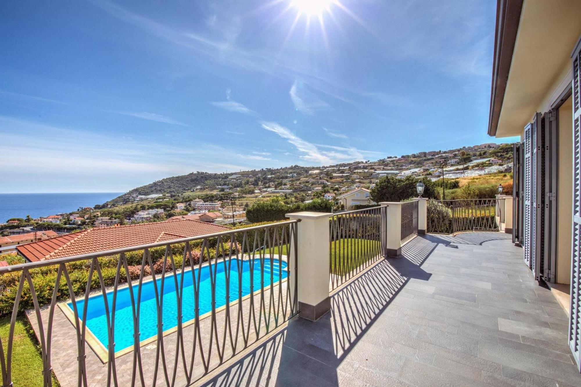 Villa Lucia Riviera Dei Fiori Pool - Happy Rentals San Remo Kültér fotó